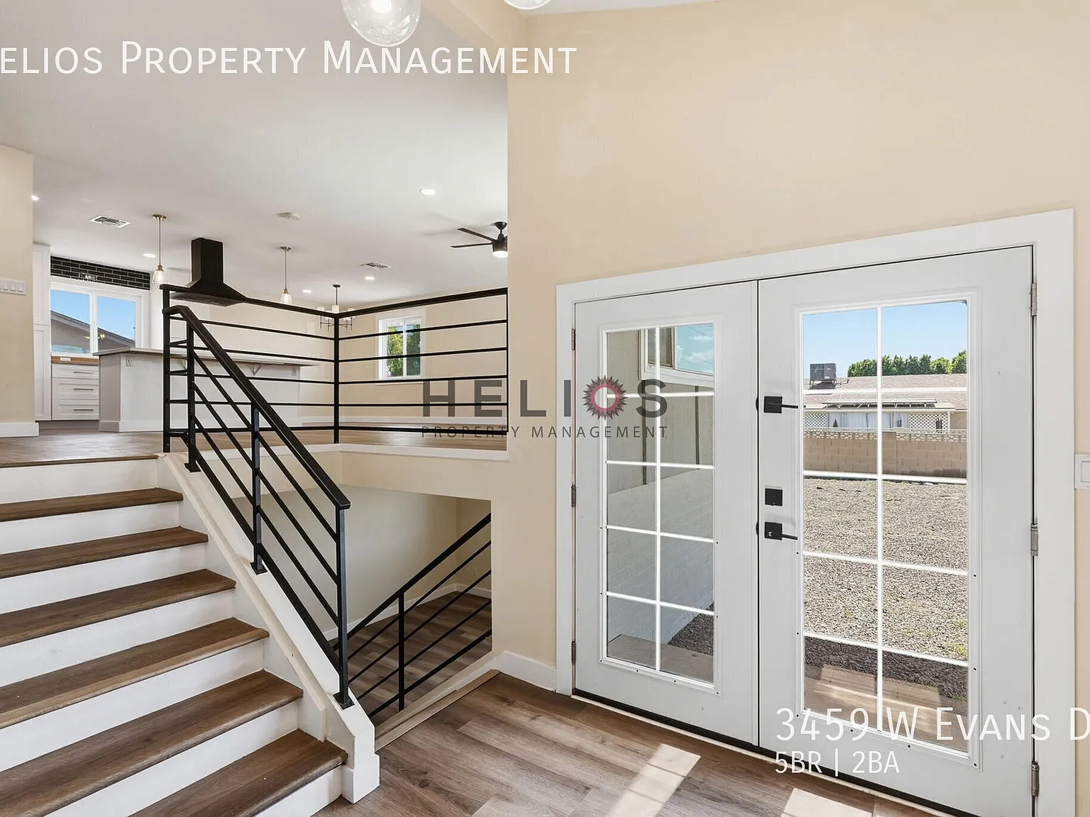 5-Bedroom Phoenix Home with Sparkling Pool — Photo 4