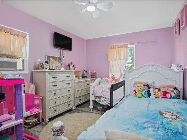 1001 Shore Parkway image 15 of 19