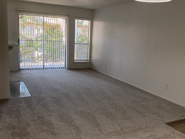 2-2 B1 946 SQ FT
