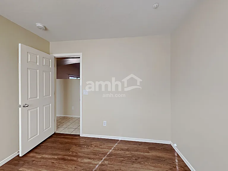 414 S 114th Ave — Photo 17