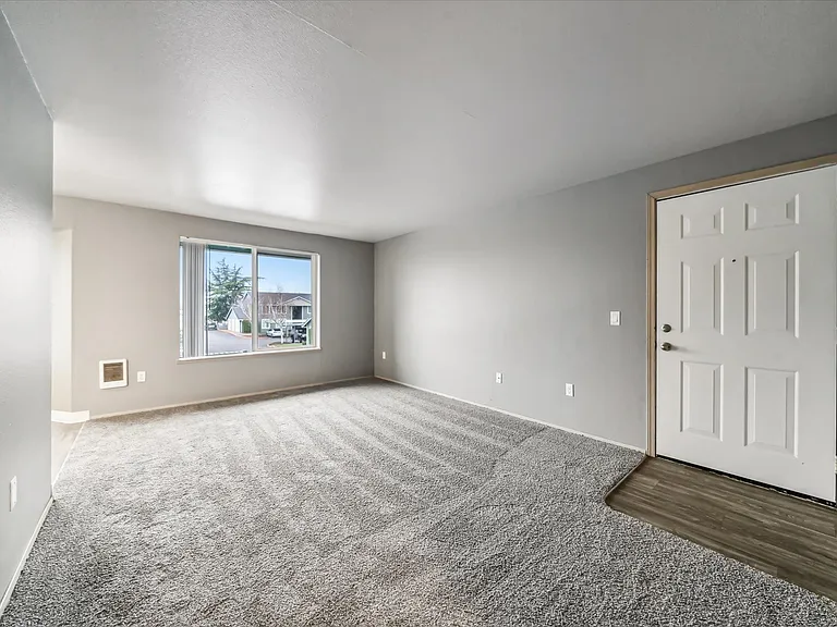 Oak Park Village Apartments — Photo 10