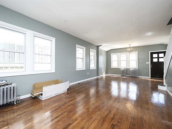 3rd image of 11632 142nd St