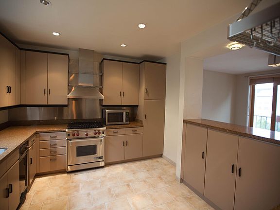 3rd image of 875 Masonic Ave #3
