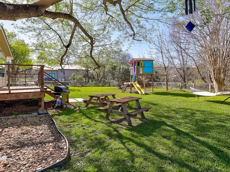 8207 Espanola Trl — Photo 34