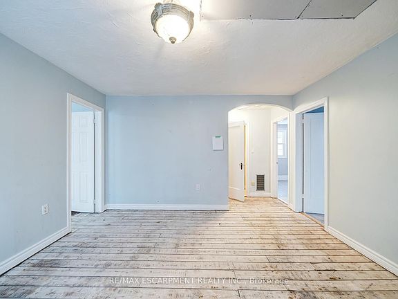 5th image of 2414 Holt Rd