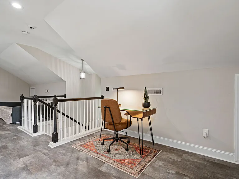 606 E Geer St — Photo 28