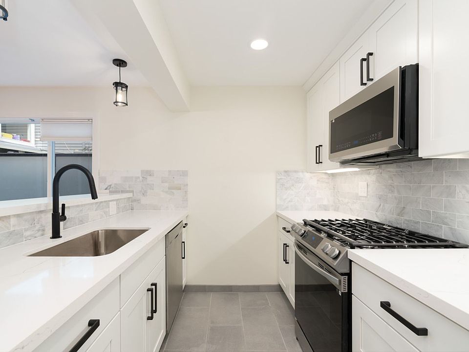 1st image of 1020 5th Ave N #31