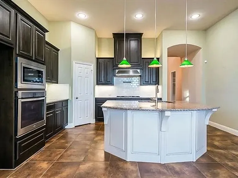 1036 Edgefield Ln — Photo 10