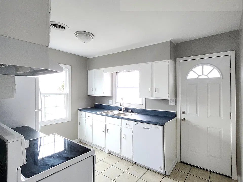 2241 E Fairview Ave #1