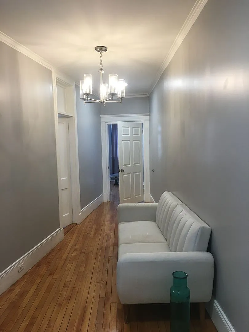 Charming 1 Bedroom-No Broker Fee — Photo 4