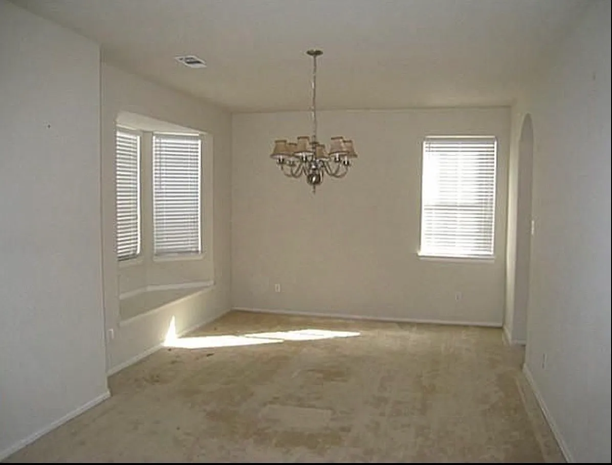 4 bed, 2527 sqft, $2,950 — Photo 4