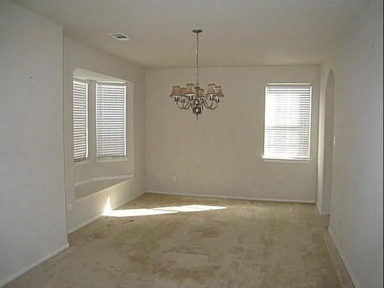 1524 Chestnut Dr — Photo 4