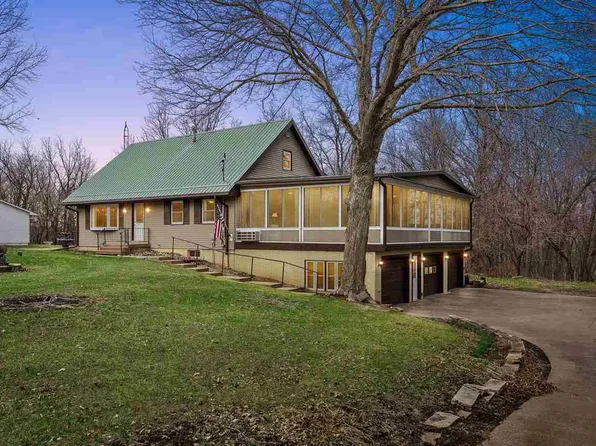 3624 Sun Valley Dr NE, North Liberty, IA 52317