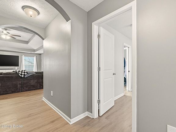 5th image of 524 Golden Wing Rd