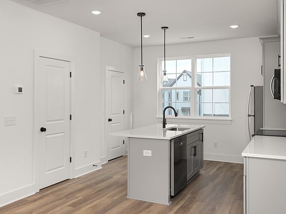5th image of 700 N Dupont Ave #210