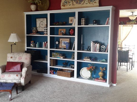LR built in bookcases