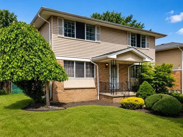 10 Strasbourg Dr #1, Buffalo, NY 14227