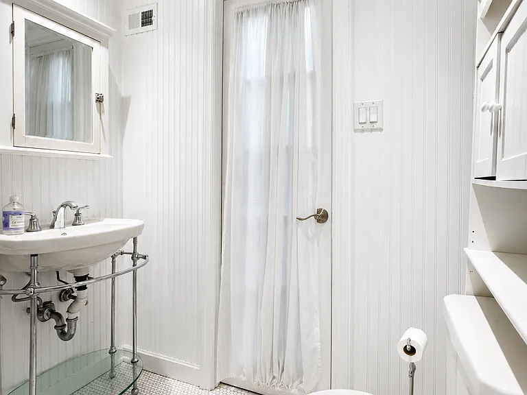 1134 1/2 Lombard St — Photo 12