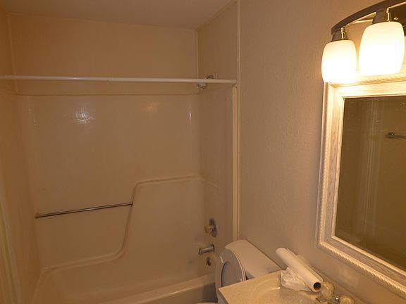 3rd image of 3093 Saint Paul Dr