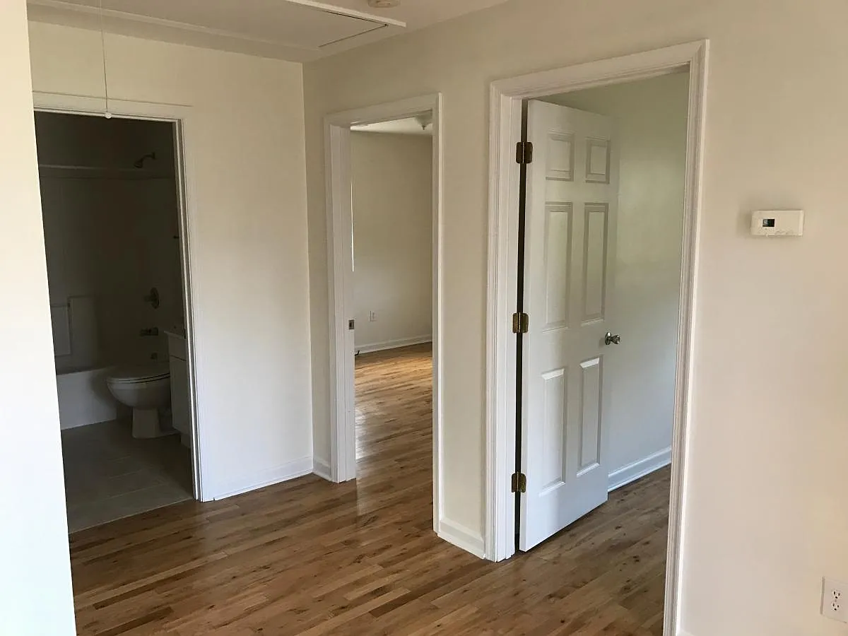 2 bed, 1000 sqft, $1,800 — Photo 3