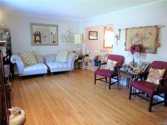 4th image of 22 Dogwood Dr