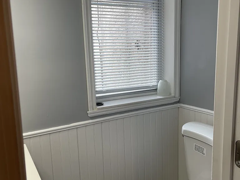 804 Appleton St — Photo 4