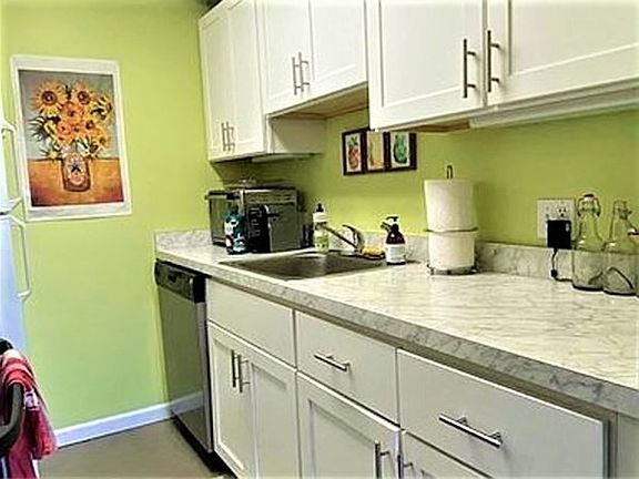 5th image of 533 Columbus Ave APT 7