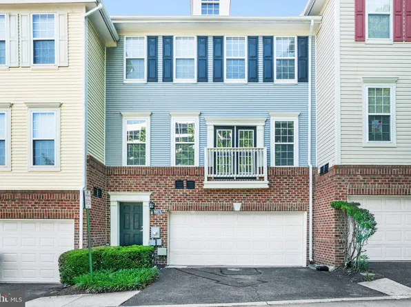 8071 Nicosh Circle Ln #52, Falls Church, VA 22042