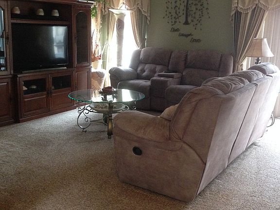 3rd image of 925 Eagle Brook Dr