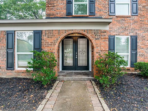 3rd image of 3904 Coronet Ln