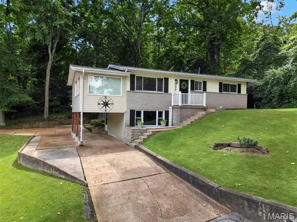 204 Appletree Ct, Arnold, MO 63010