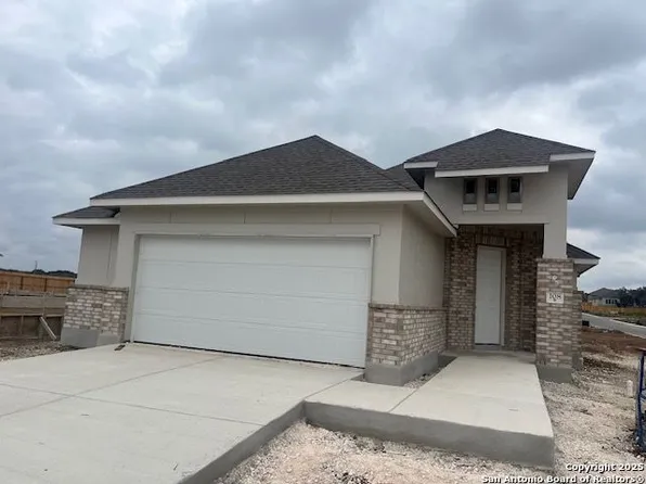 108 Mallory's Way, Castroville, TX 78009