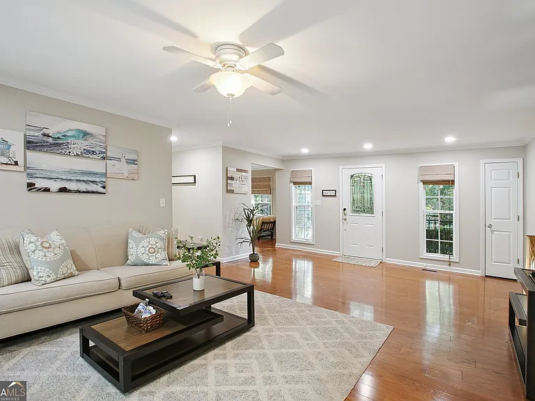 102 Hickory Dr — Photo 6