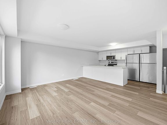 5th image of 250 Penetanguishene Rd #14