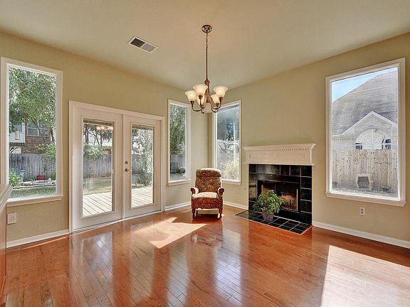 5th image of 2608 Glenwood Trl