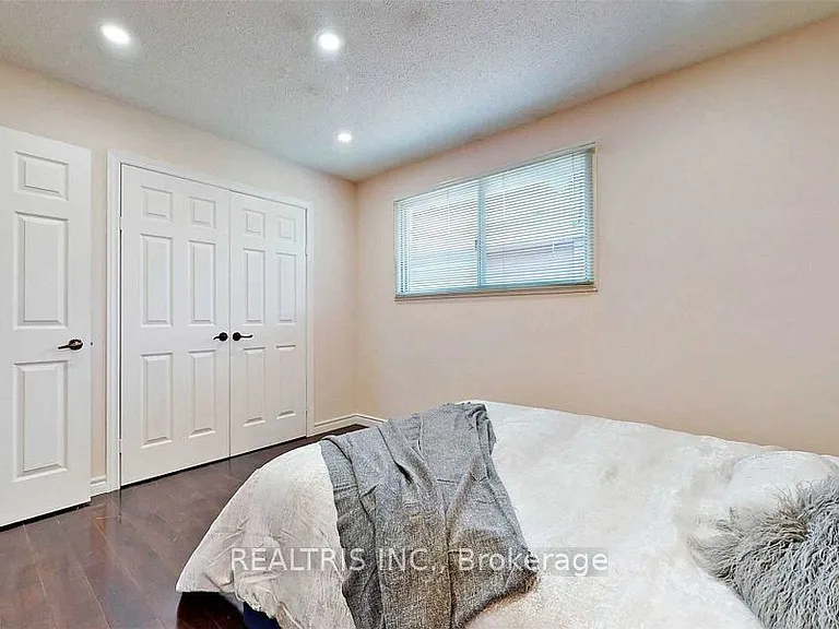 68 Gretman Cres — Photo 30