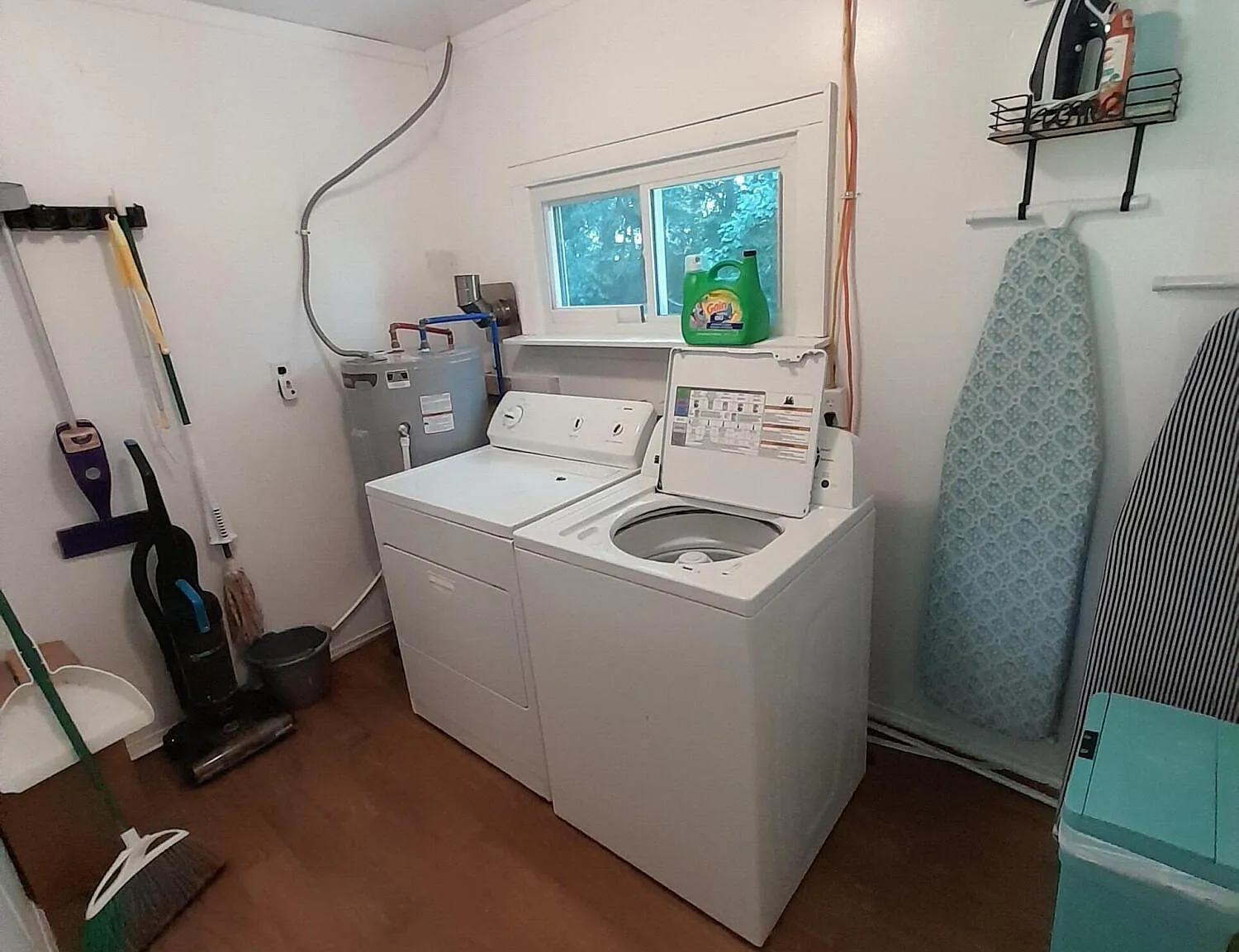 3 bed, 1.0 bath, 1284 sqft, $1,800 — Photo 4