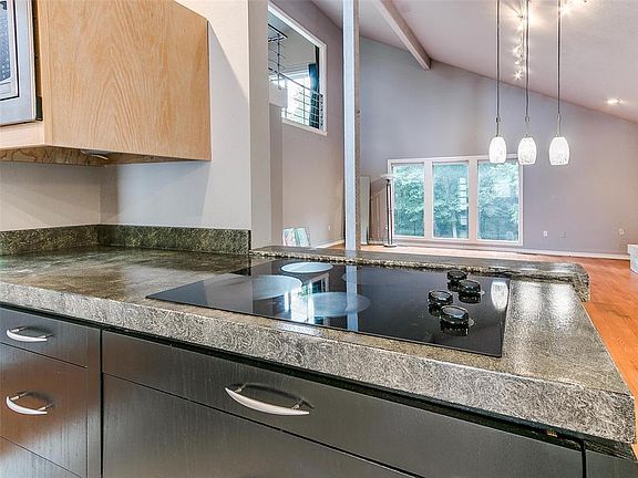 5th image of 1115 Mockingbird Ln