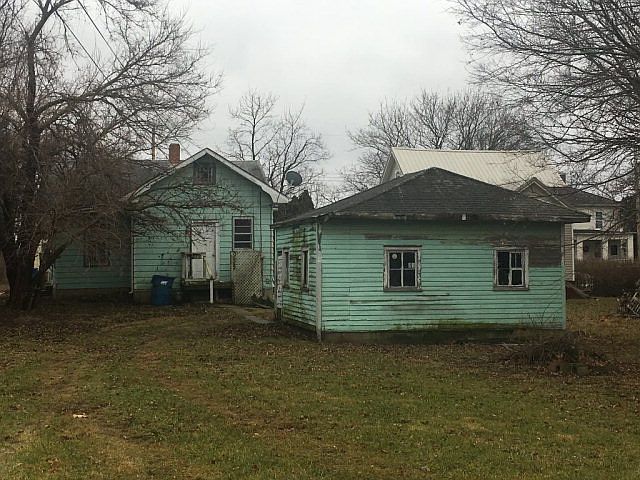 2nd image of 214 E Lincoln St