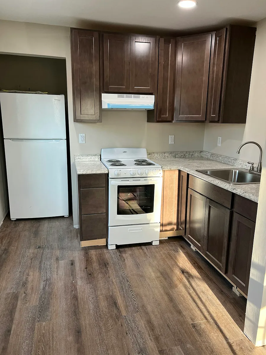 Building Photo - 119 E Elm St #3