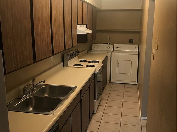 3rd image of 1102 Autumn Cir #1102A