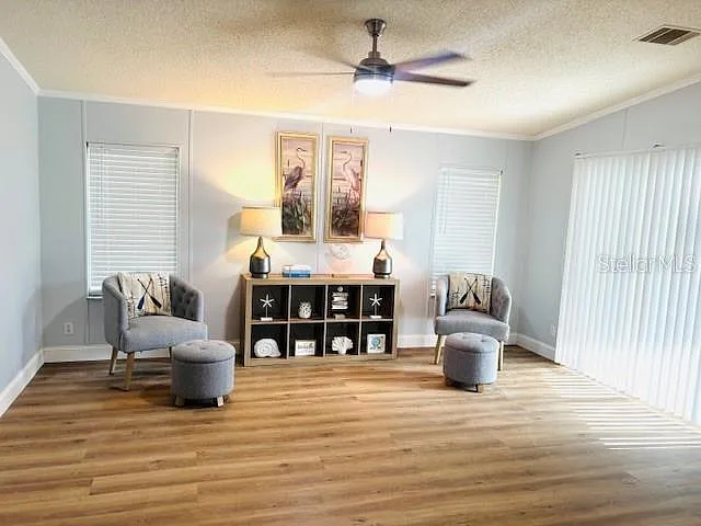 2 bed, 2.0 bath, 925 sqft, $1,299 — Photo 2