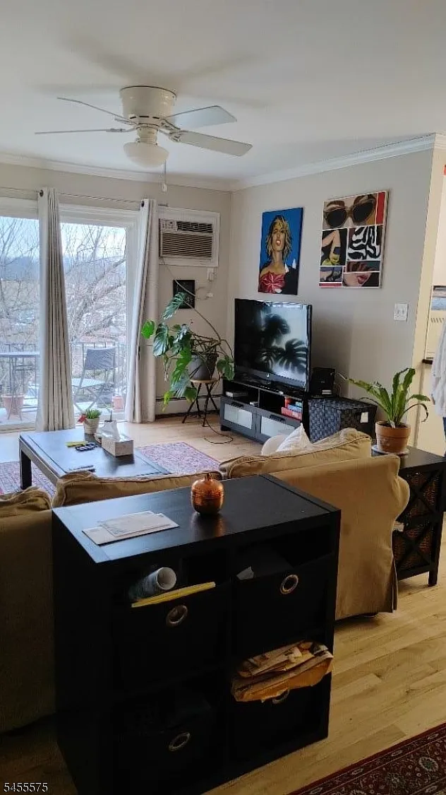 1 bed, 1.0 bath, $2,400 — Photo 3