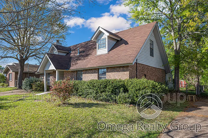 5 bed, 2.0 bath, 1938 sqft, $1,625 — Photo 4