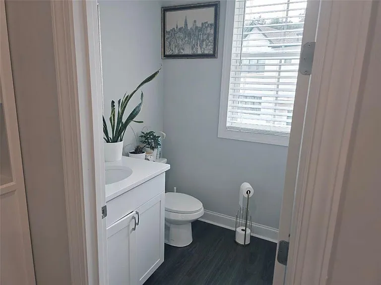 8020 Linfield Way — Photo 12