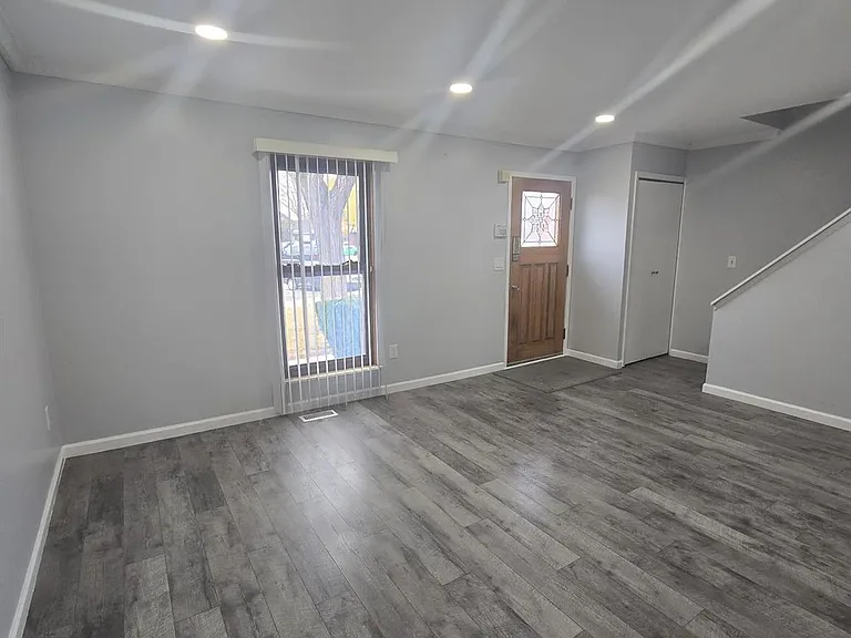8410 Hickory Dr — Photo 3