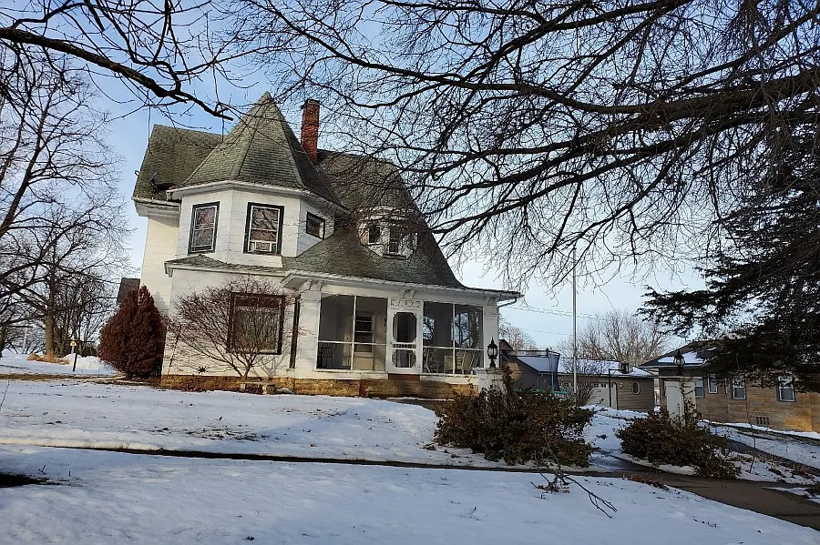 141 S Main St photo 1