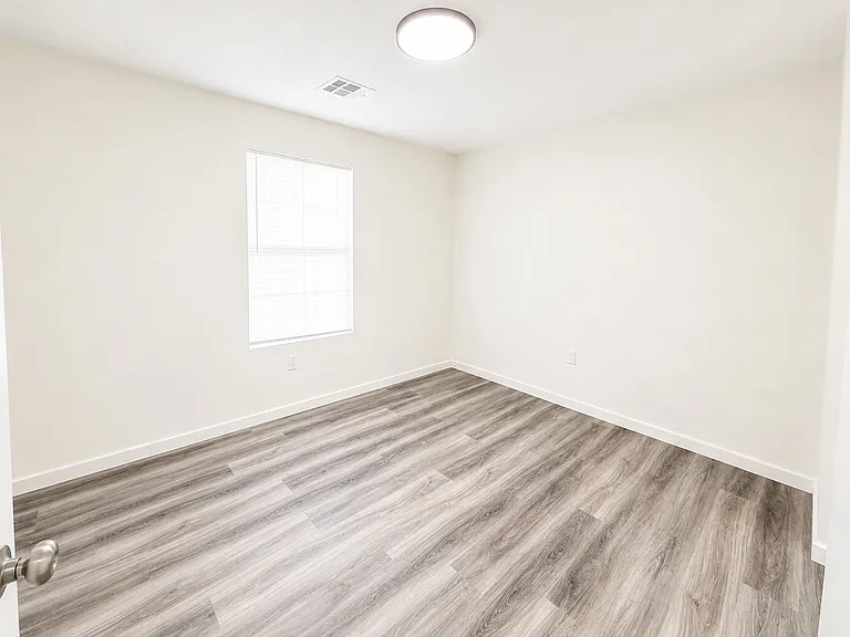 1207 Fountain Dr — Photo 8