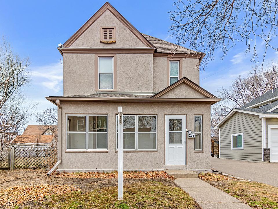1st image of 207 20th Ave NE
