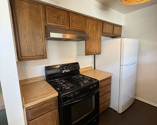 5th image of 8221 Langdon Ave Unit 204
